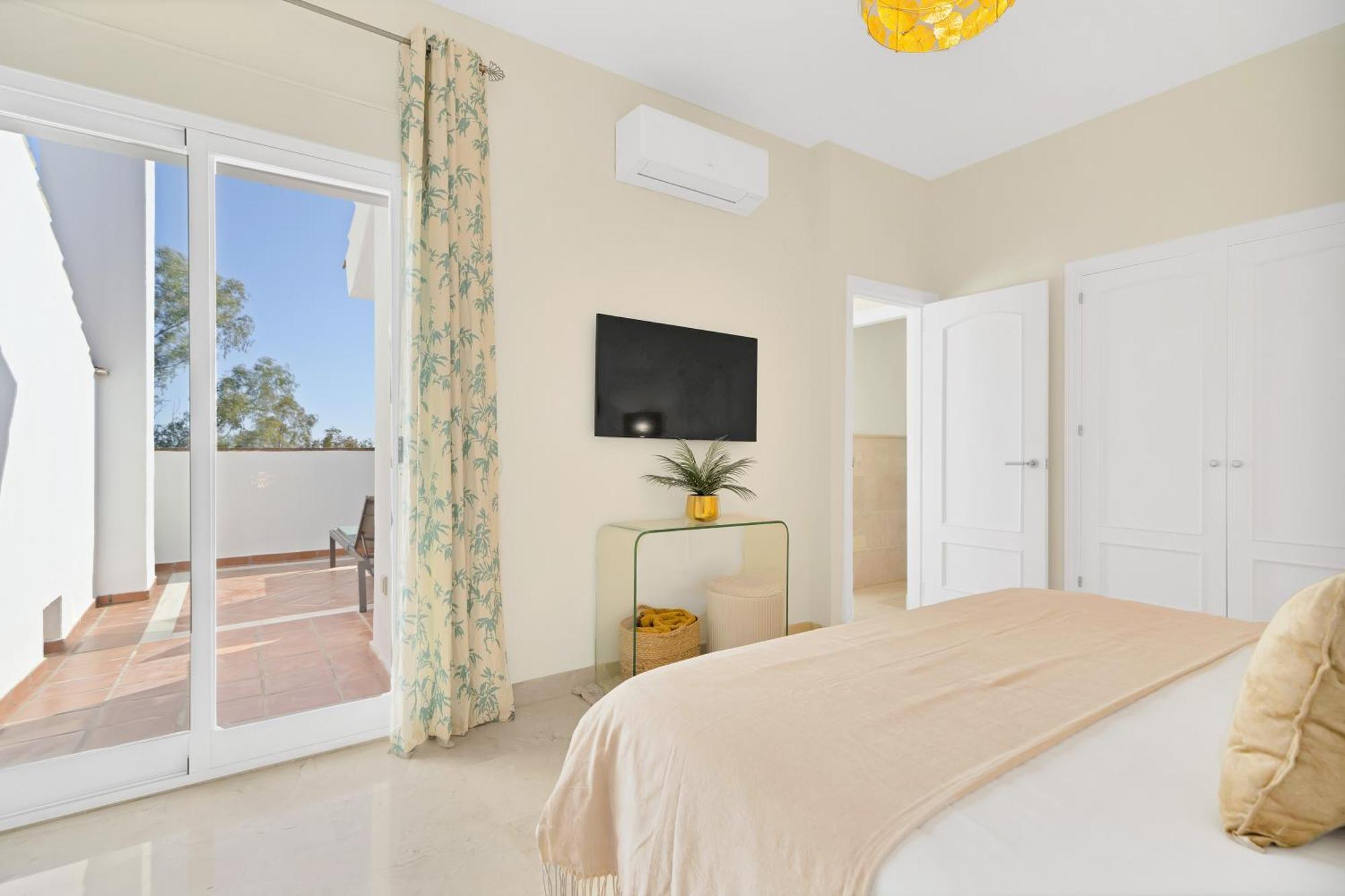 Luxury Penthouse With Sea Views In Marbella Golden Mile, Puente Romano Area Esterno foto